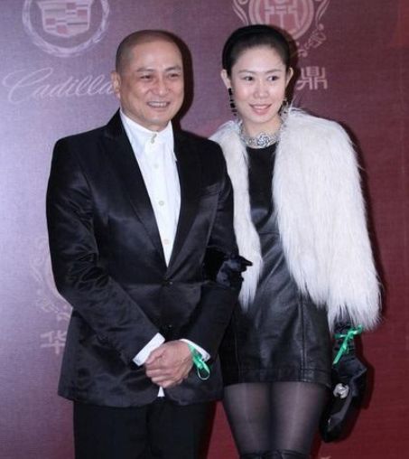 他是实力派老戏骨,娶小25岁娇妻,如今61岁为养活孩子坚持拍戏