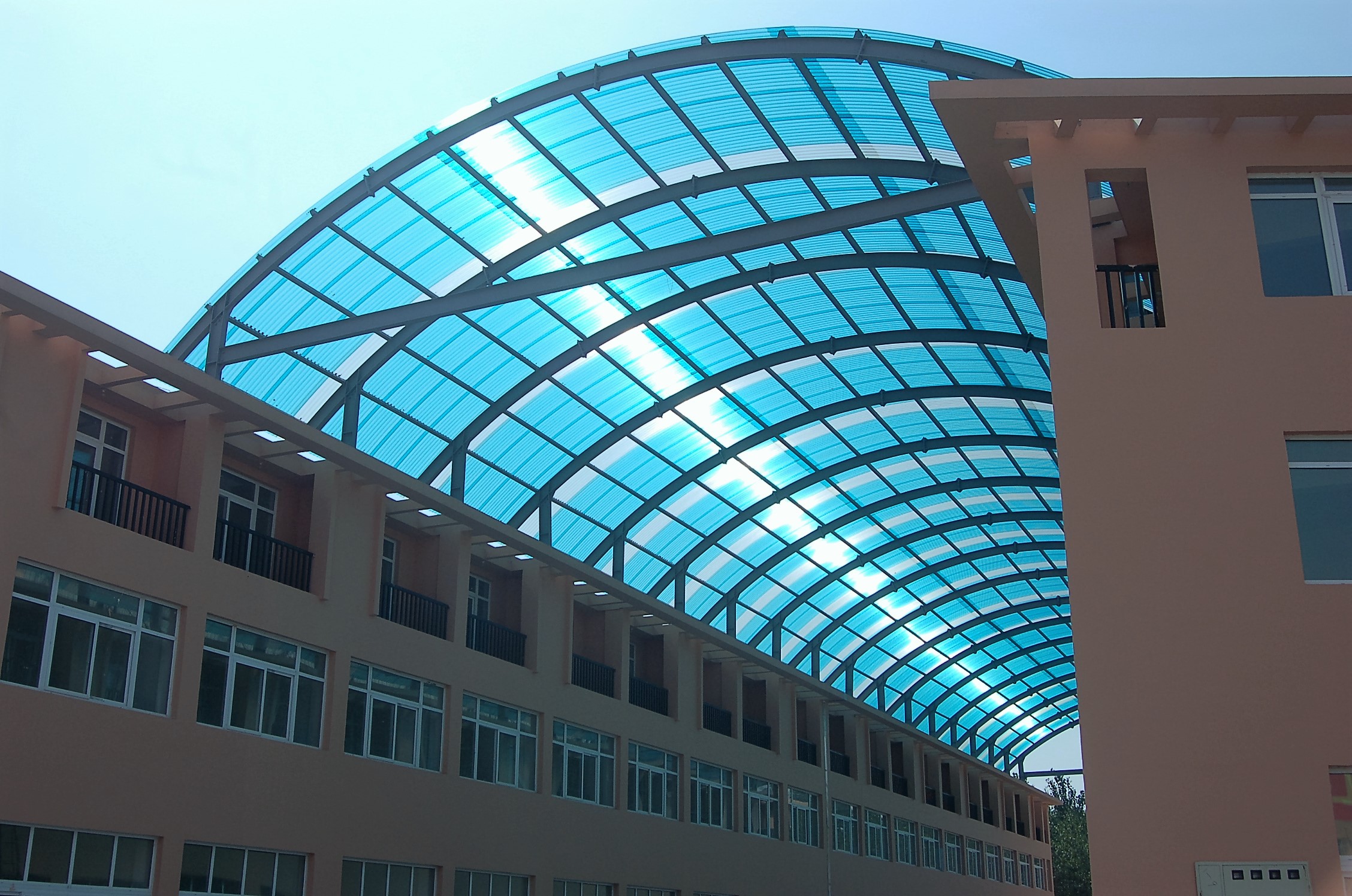 pc阳光板温室,如何在选择层数的同时运用于农业建设中?_隔音