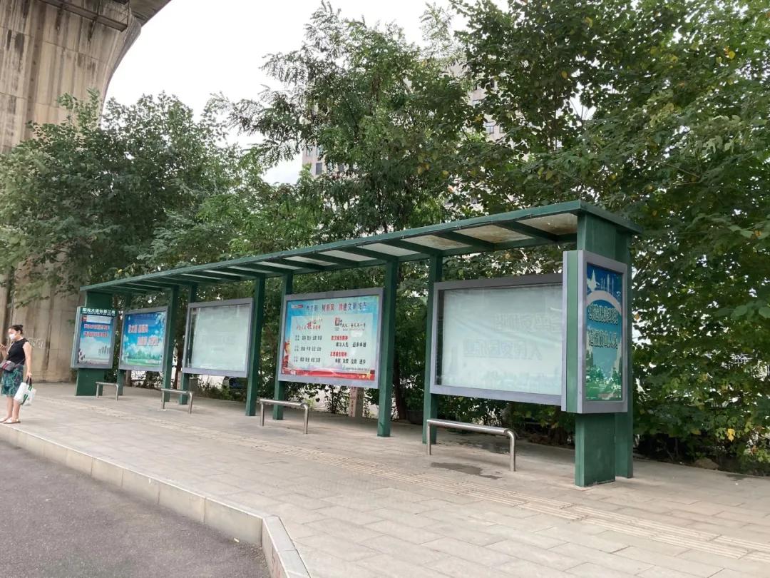 武汉江夏大道公交站亭建设为啥区别对待?有关部门这样回应