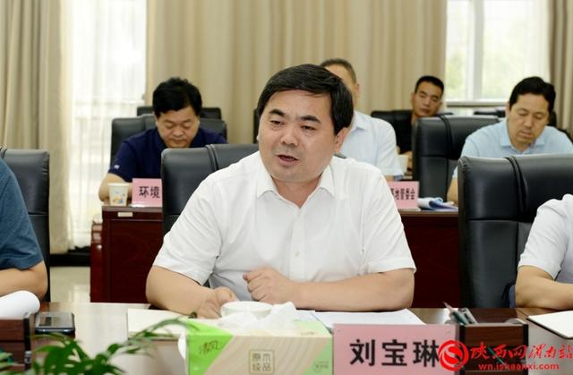 渭南市政府副秘书长孙坤刚主持会议.记者 杨大君 摄