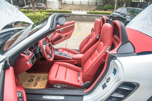 厦门2020款保时捷718 boxster t敞篷版白红外观和内饰鉴赏