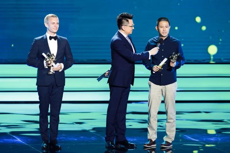 “白玉兰”奖项揭晓 郑晓龙点赞评奖不受干扰