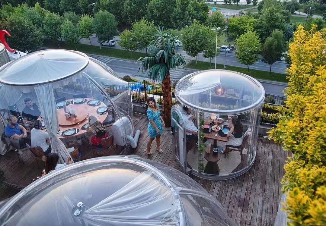 疫情下保持社交距离 土耳其伊斯坦布尔透明圆顶餐厅受欢迎