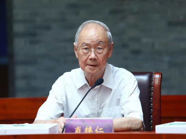 (肖梓仁致辞)清华大学医学院原常务副院长赵南明教授和吴阶平院士原