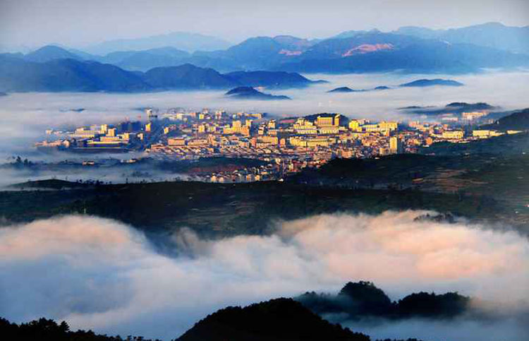 浙江金华磐安县一个大镇,地处高山台地,被誉为"天空之城"