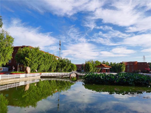 北京东方红学校携手百名爱心企业家资助非京籍青少年在京求学