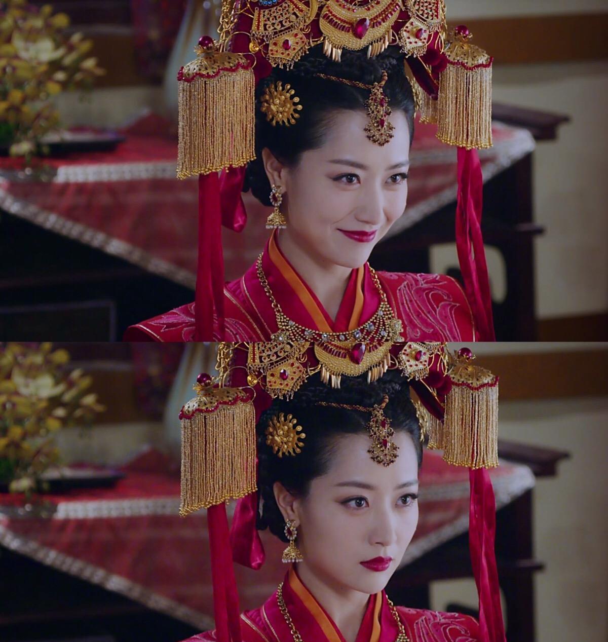 古装剧中的黑莲花女主,安以轩倾国倾城,白冰聪慧腹黑!