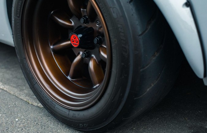 吴彦祖在美国的这辆车,是你意想不到的