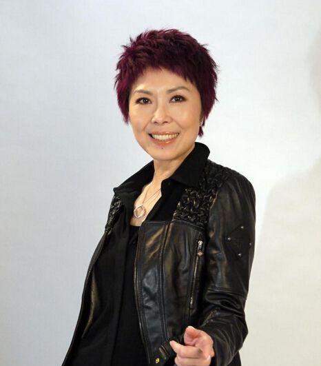 原创红极一时的老戏骨关菊英离婚后恋上同性富婆62岁依然未婚