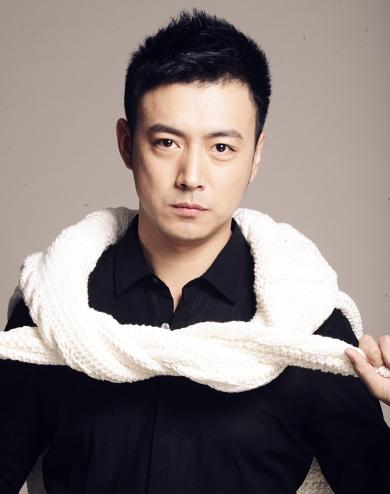 37岁曹炳琨:厨师出身,当群演被骗5000,后凭借《潜伏》一炮而红_谢若林