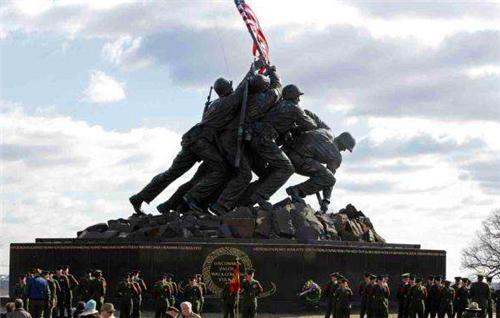 二战著名插旗照诅咒,6个插旗美军3人阵亡,一个战后冻死在臭水沟