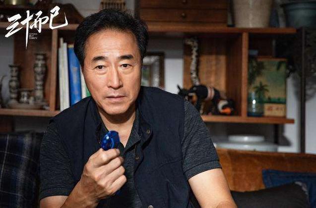 与他的父亲有很大关系,杨玏的父亲杨立新也就是《三十而已》剧中"顾佳