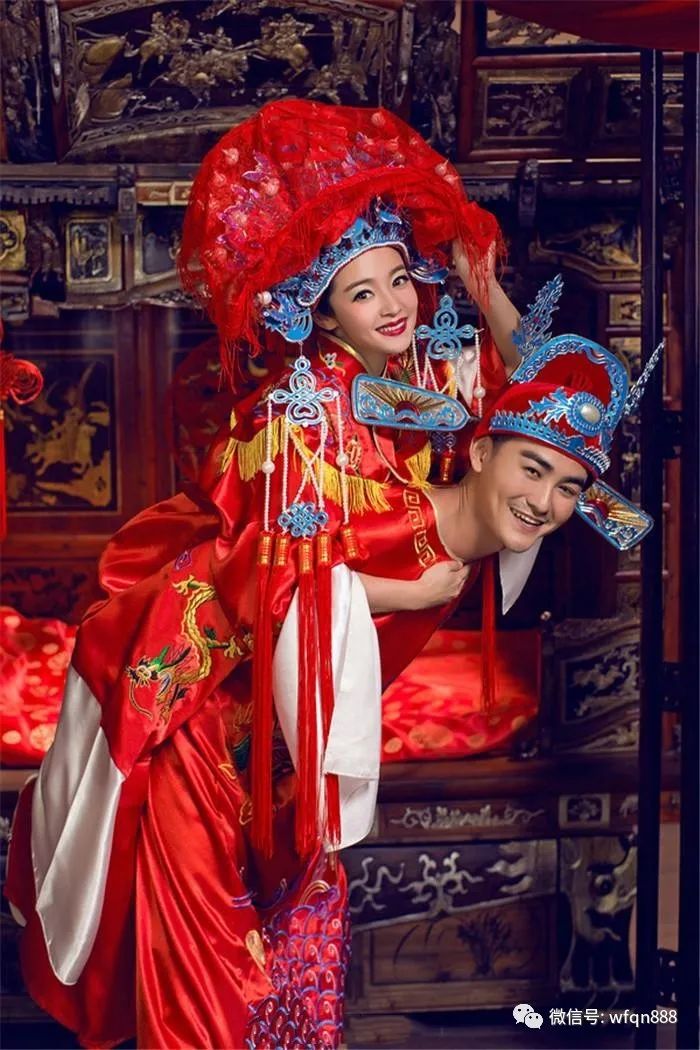 在中国古代凤冠霞帔本是贵族妇女礼服为何后来却成嫁衣