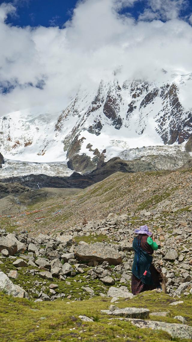 這座雪山7048米,遊客可到5000米,山上藏著神秘湖泊,瀑布和彩石_麻江鄉