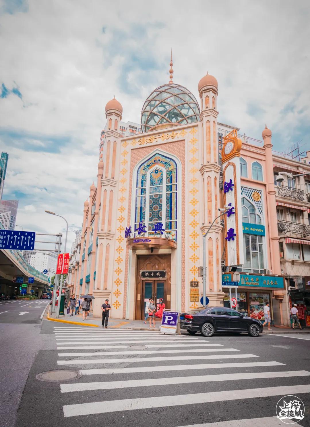 洪长兴在云南路南端打起头阵.