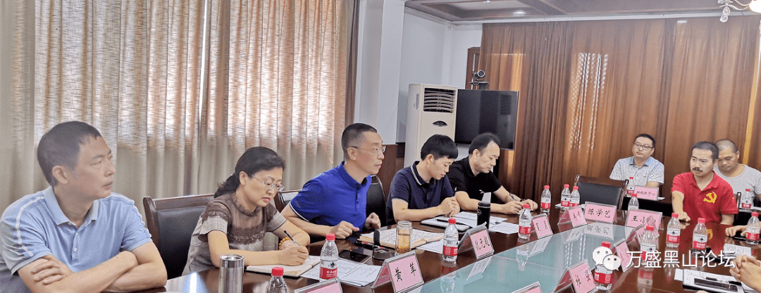 万盛经开区统战部召开网络人士座谈会