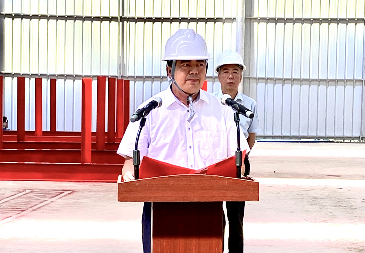 至贺州公路控制性工程贺江特大桥动工现场会在贺州市八步区莲塘镇举行
