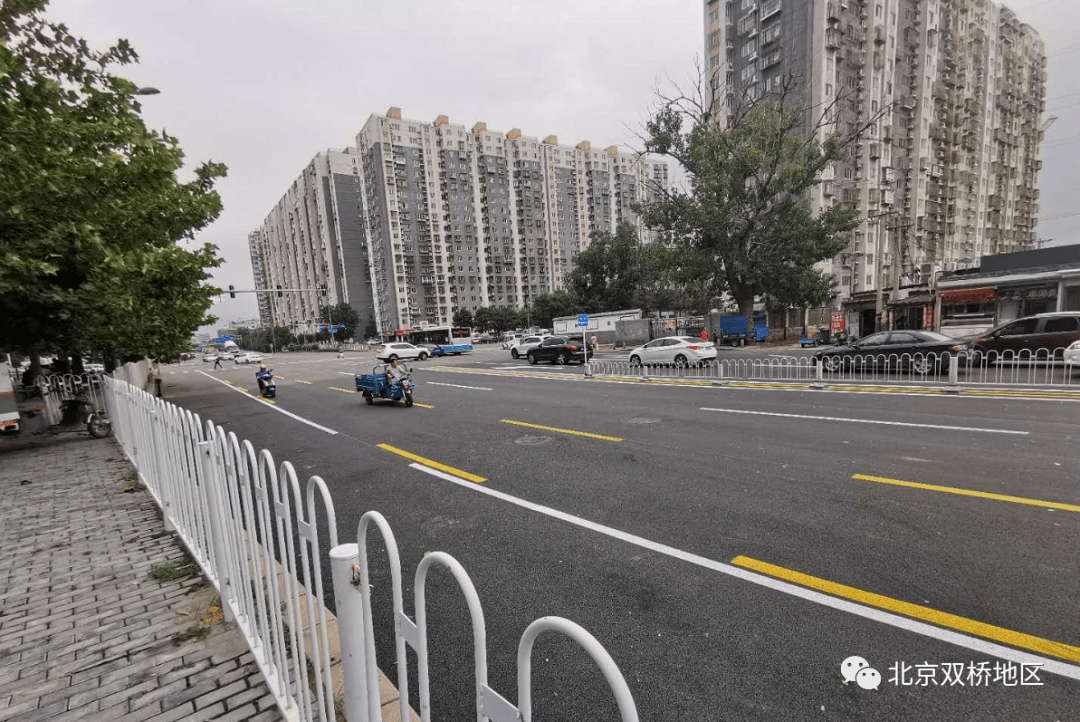 原創路口雙向八機動車道 建新公交站臺 北京雙橋路市場段完成劃線