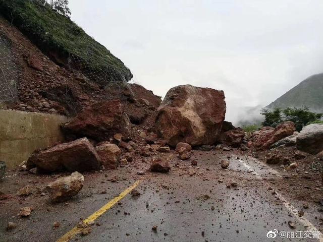 丽宁公路k31 220m处塌方,道路中断!