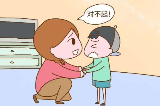 生了二宝后,不自觉的就偏心小的,妈妈:最对不起就是大宝!_孩子