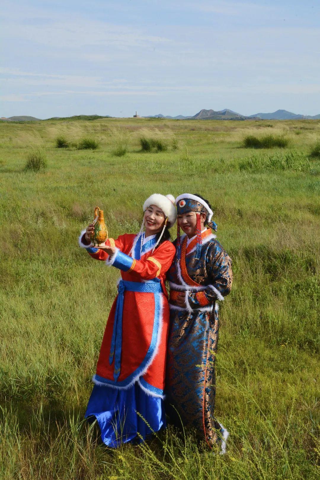 千年之后,辽上京来了这些穿着华丽的"契丹人"_服饰