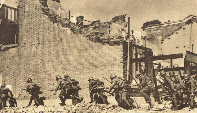 最近一部爱国电影《八百》上了热搜,其内容背景讲的是淞沪战役的事情