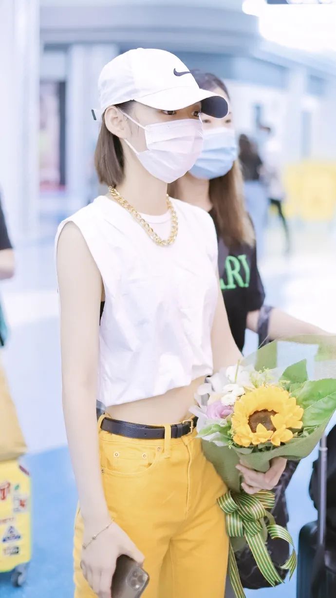 段奥娟这是瘦了多少?穿露脐装配工装裤,细腰紧实一点赘肉都没有