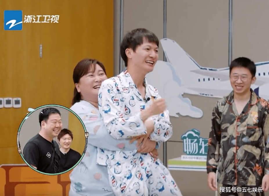 青春环游记凭什么成功?周深玩游戏时,贾玲这个动作就是答案