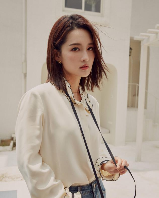 李沁优雅又时尚超a御姐范儿穿搭透露出满满的高级感