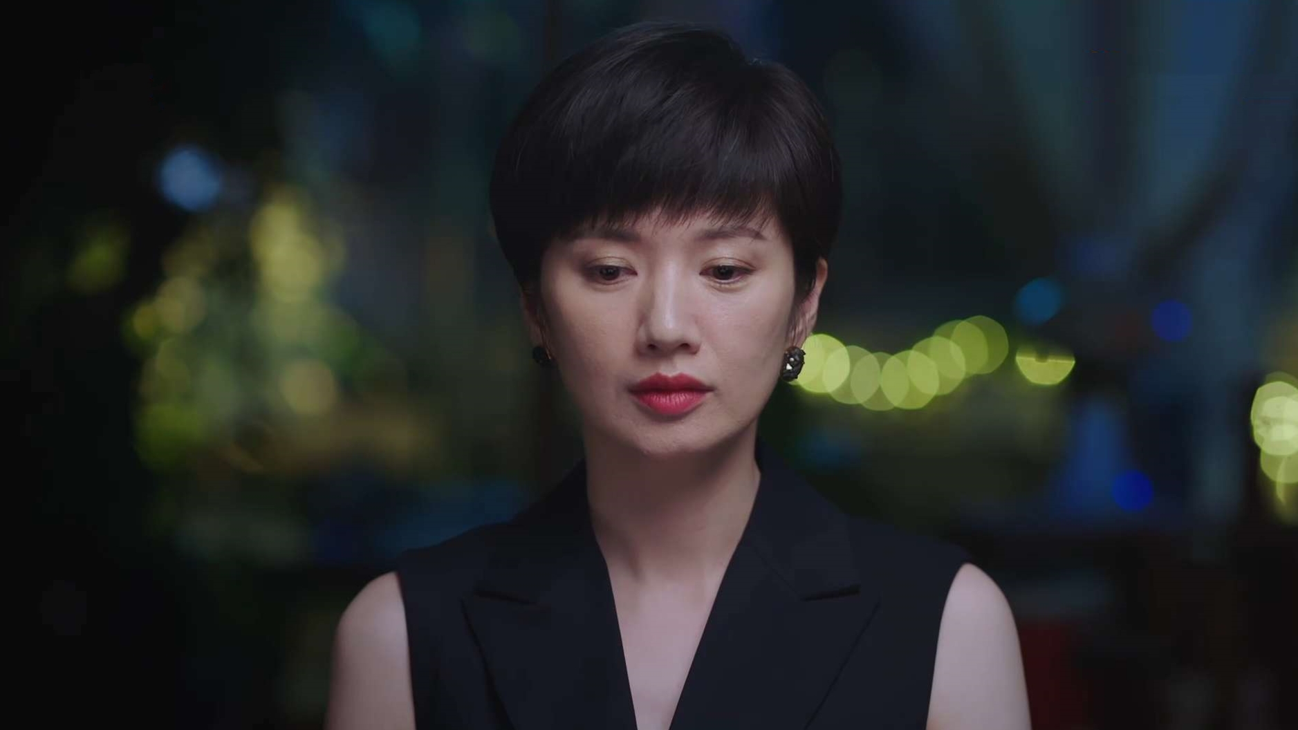 贺子秋的妈妈贺梅,和陈婷想要把凌霄捆绑在自己身边