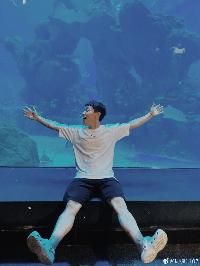 体操女神退役11年,魔鬼身材不输大明星,1米58老公是奥运五金王_邹凯