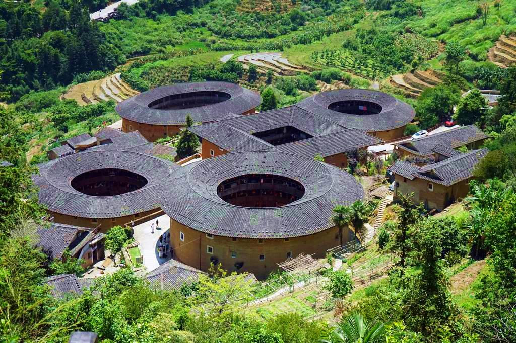 福建最神奇的圆形土楼倾斜度胜过比萨斜塔东歪西斜700年不倒