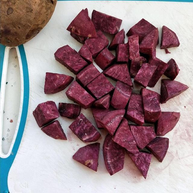 3个鸡蛋2个紫薯做出来的蛋糕松软香甜低脂又健康