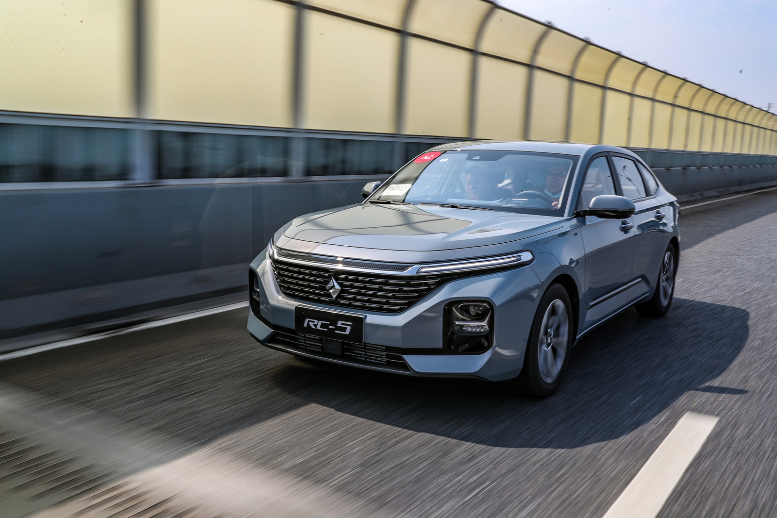 起售只要598万五菱款大溜背轿车新宝骏尽然要走性价比