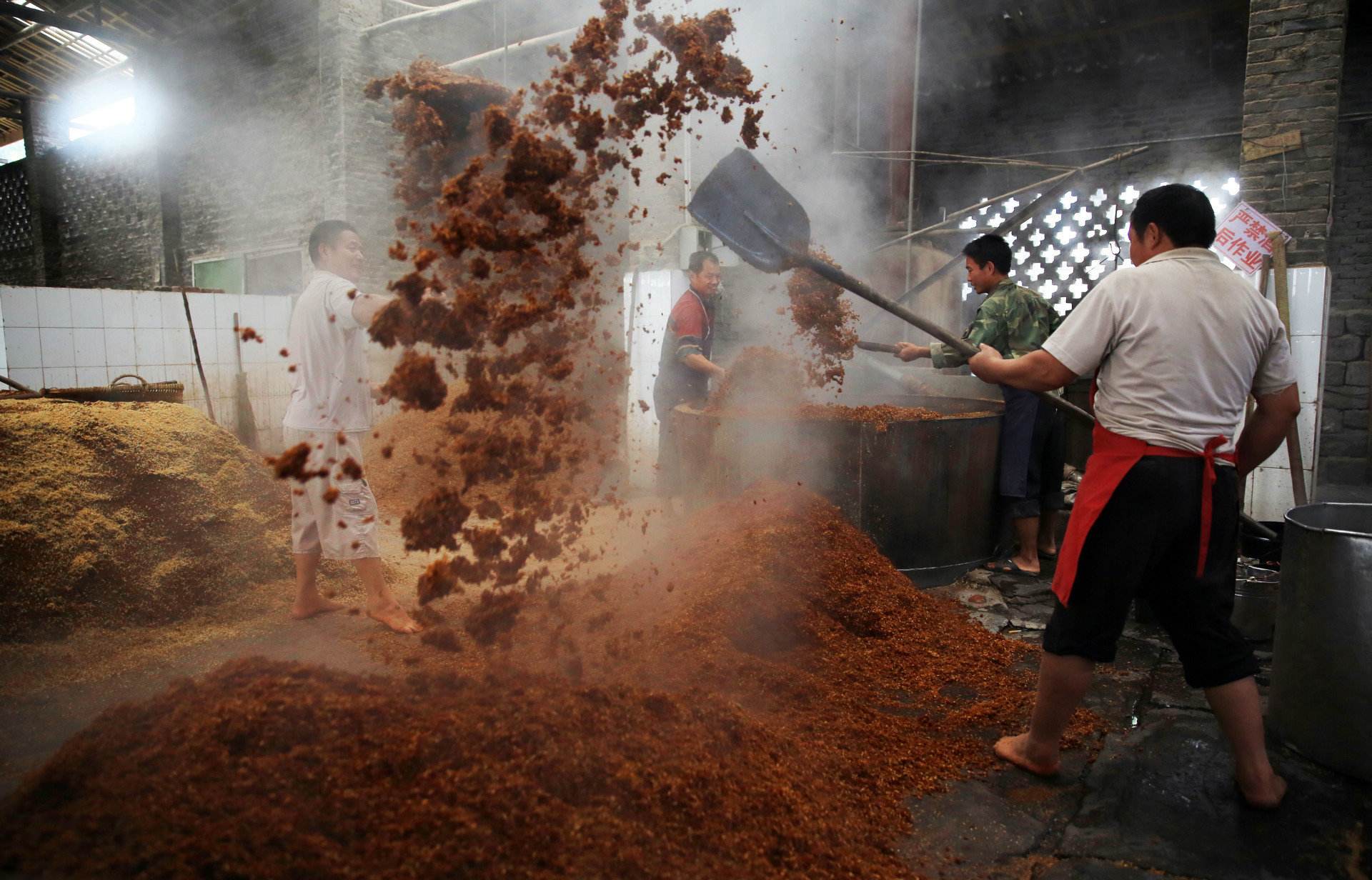 白酒|生香靠发酵，酱酒中的阴发酵和阳发酵是怎么回事？