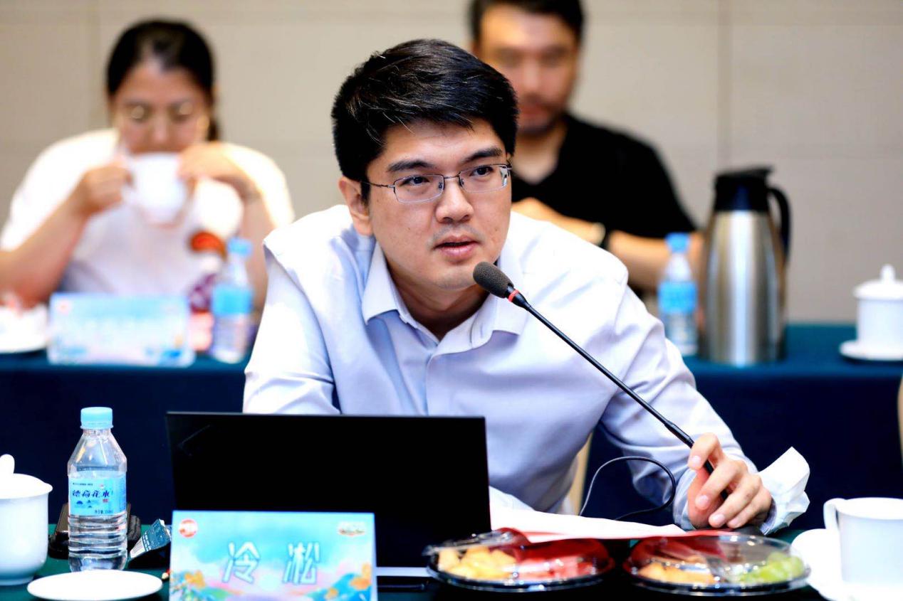 青春在大地点映会在京举行解读脱贫攻坚战中榜样青春