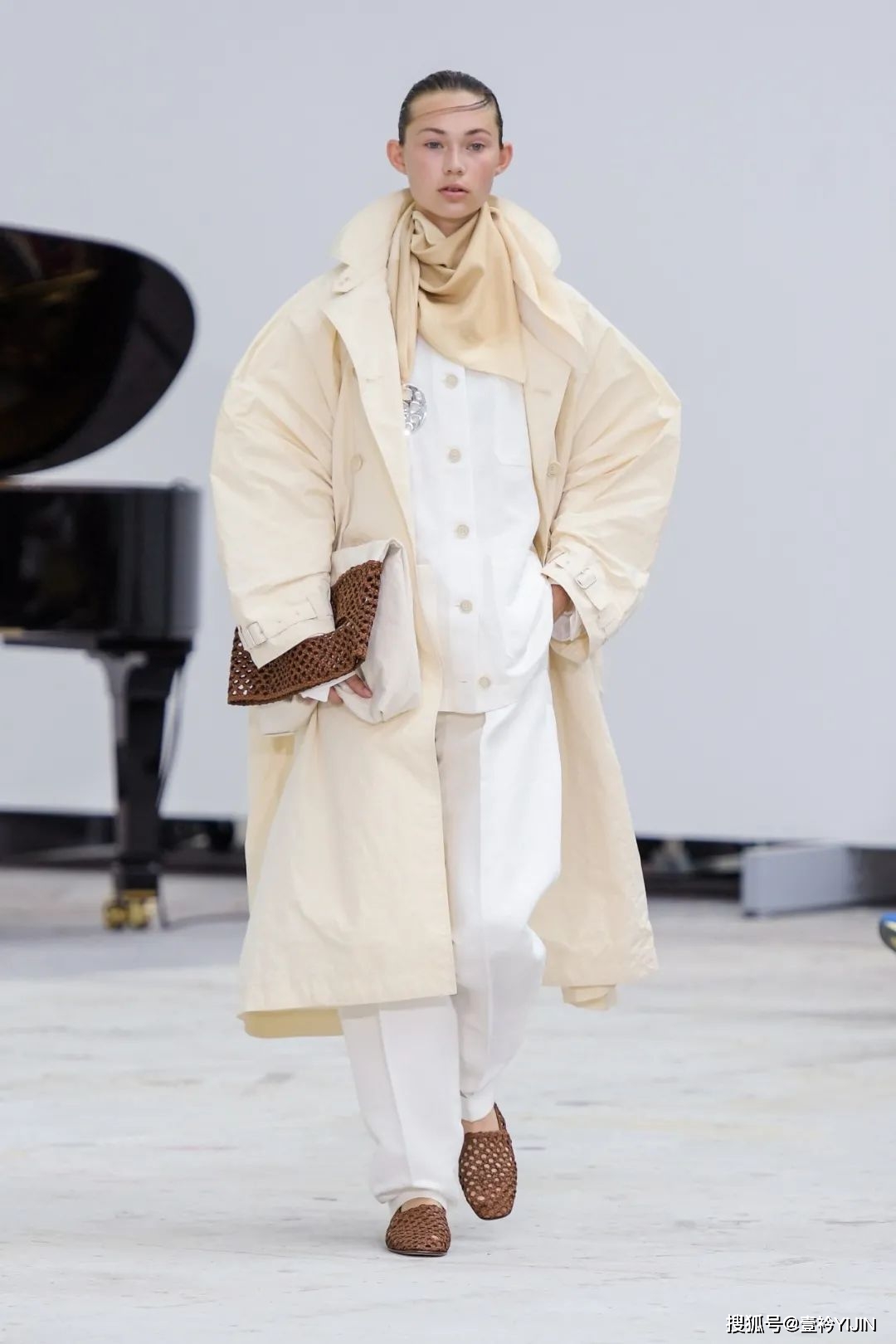 丹麦品牌mkdtunisex极简风和性冷淡风碰撞产生的美妙化学反应