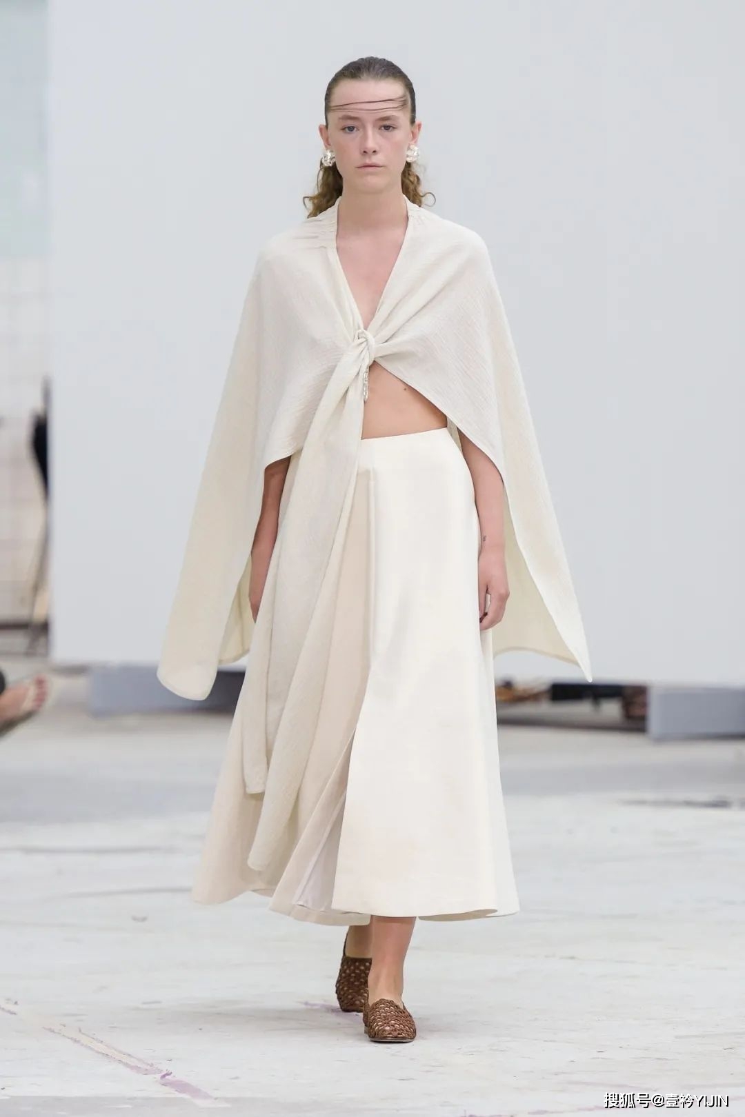 丹麦品牌mkdtunisex极简风和性冷淡风碰撞产生的美妙化学反应