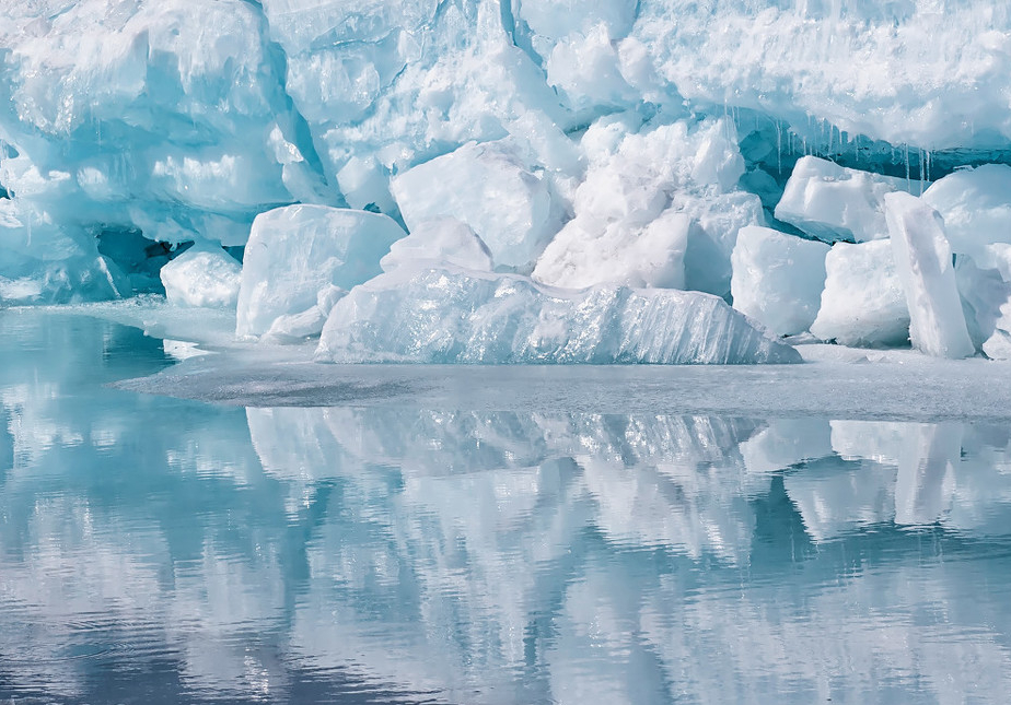 为什么冰川冰的颜色是湛蓝的?科学家:和这个原理有关