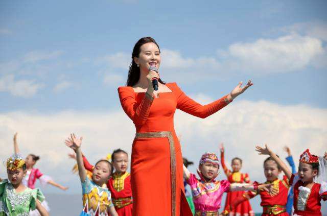 南枯信短评:空政文工团歌手王雅洁的北漂与成长——从《中华民族唱