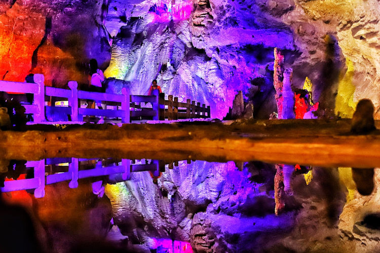 从水洞出来就进入巨大的仙源宫,再攀爬800级台阶就到了出口处,好在