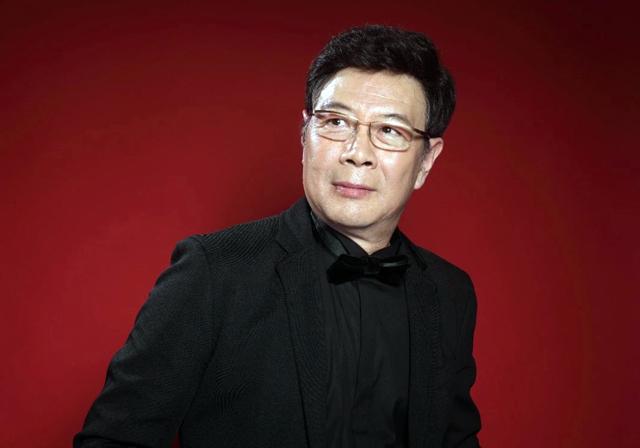 英俊的陈少泽,向梅老搭档为何当红时息影?如今73岁越老越帅