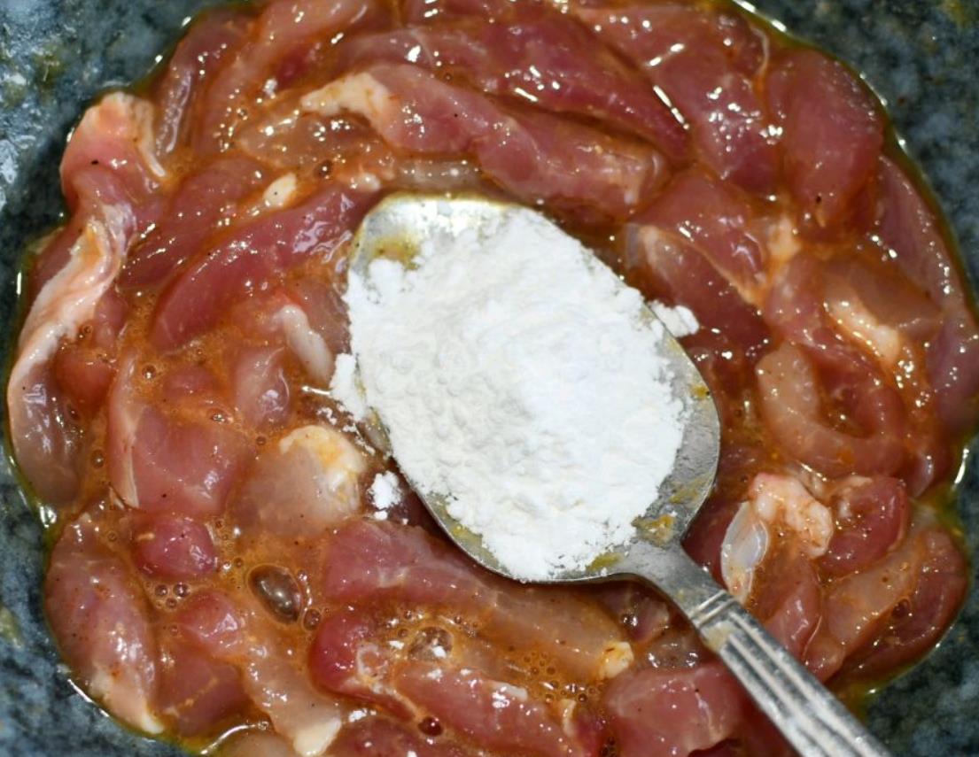 炒肉时腌肉的秘诀,"这3味"缺一不可,不用嫩肉粉,肉又滑又嫩