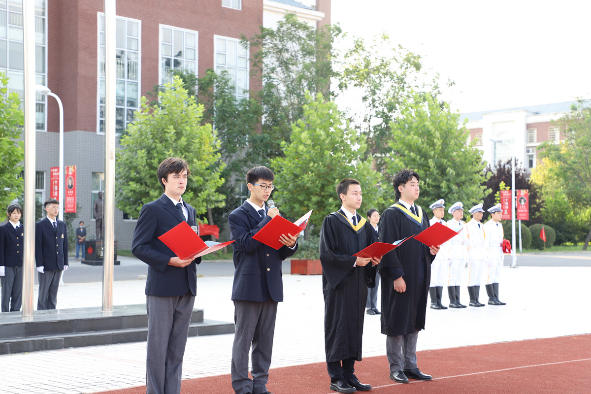 河南枫叶国际学校:升旗仪式上好开学第一课
