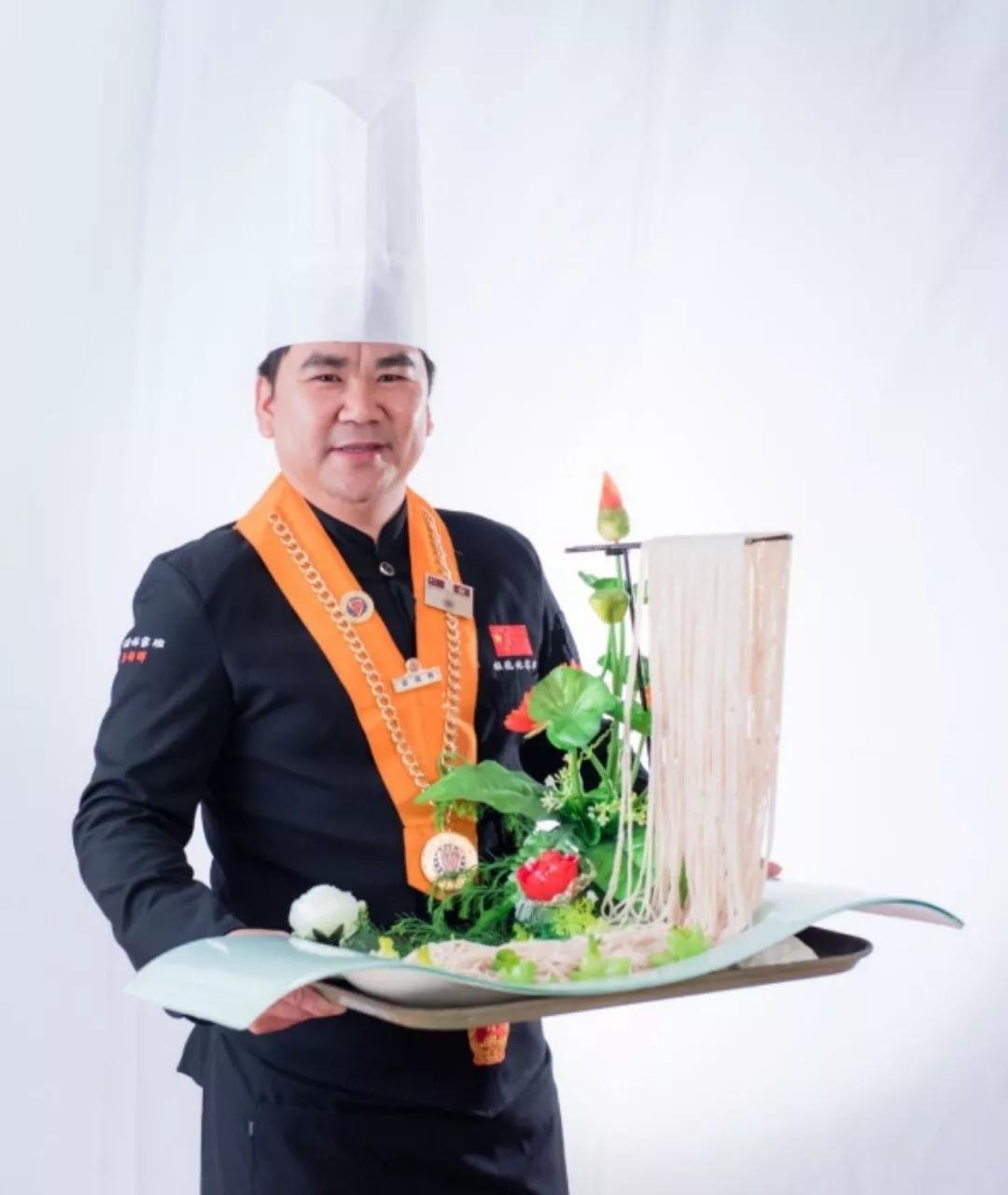 十年的匠心研究,凭以对餐饮出品的执着追求,中国烹饪大师——梁锦辉