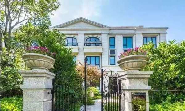 旁70年上海产权上海院子海尚湾精巧小户型别墅如有问题欢迎来电咨询