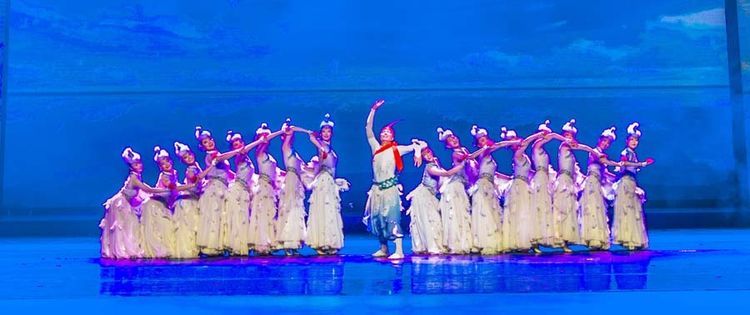 艺苑芳菲七十载歌舞惠民谱华章