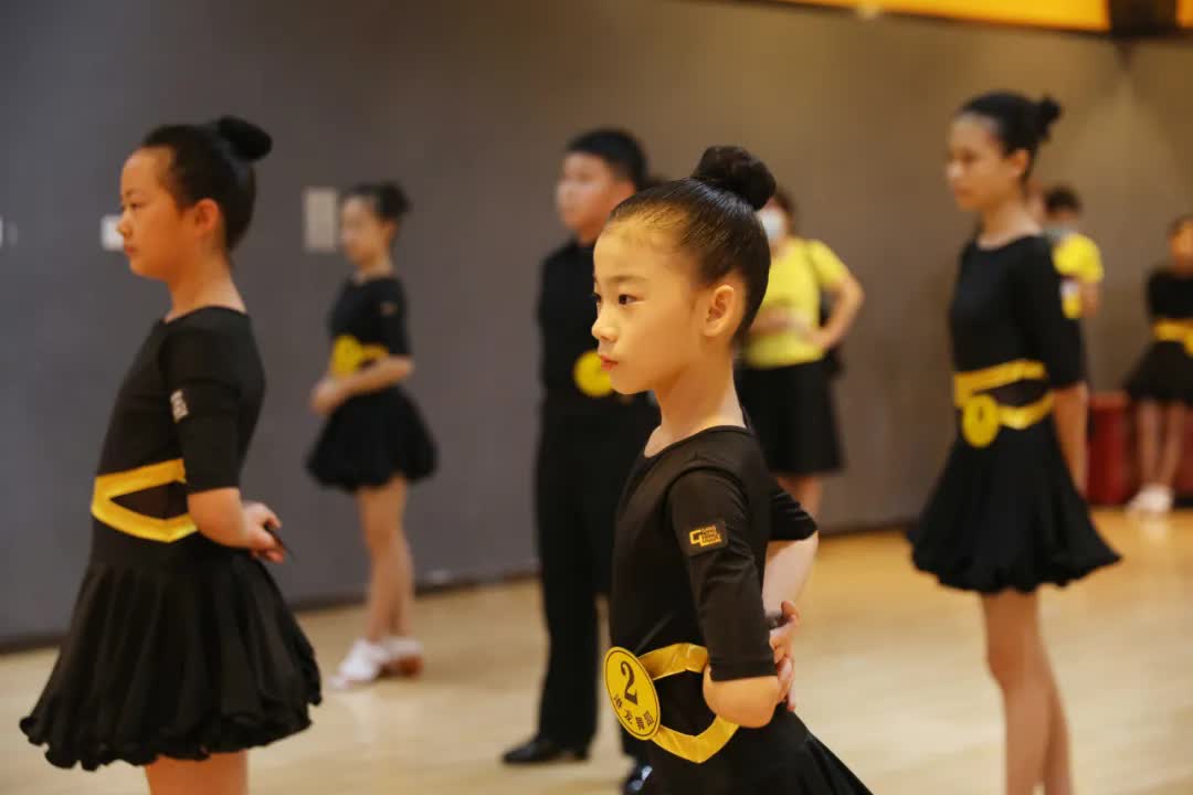 港龙舞蹈夏季少儿考牌为孩子们的暑假画上圆满的句号