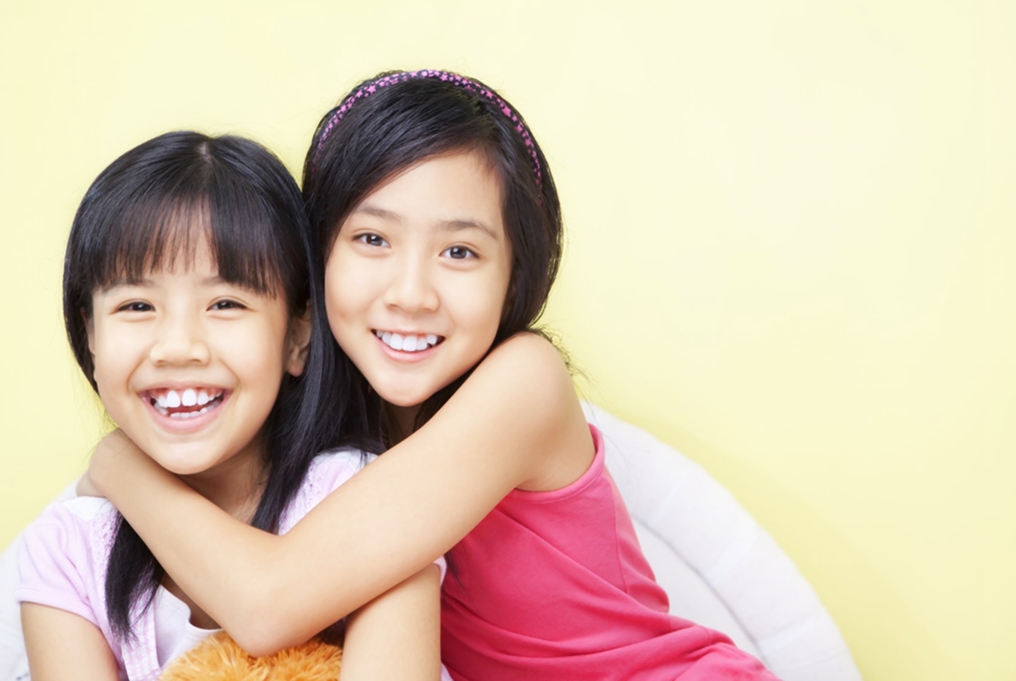 家有俩娃太头疼?90后宝妈另类育儿经:生二胎后,我教大宝打妹妹