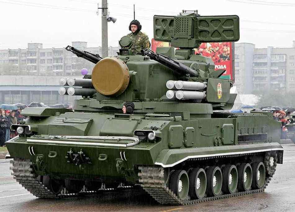 俄军装备新式自行高炮,57mm火炮威力强,武装直升机克星